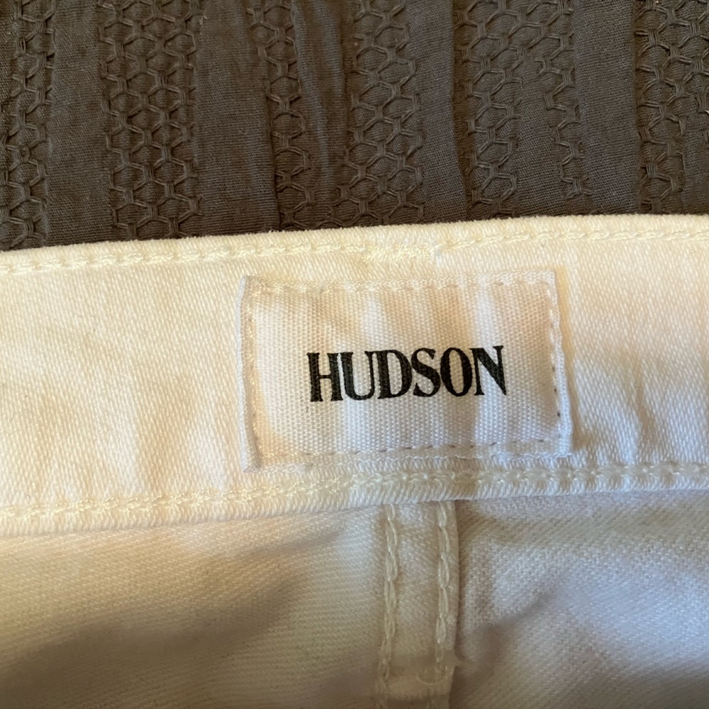 Women’s Hudson Shorts - Picture 2 of 5